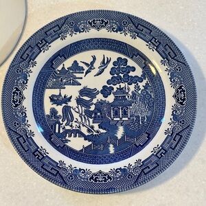 Blue Willow Churchill England Pattern Dinner Plate